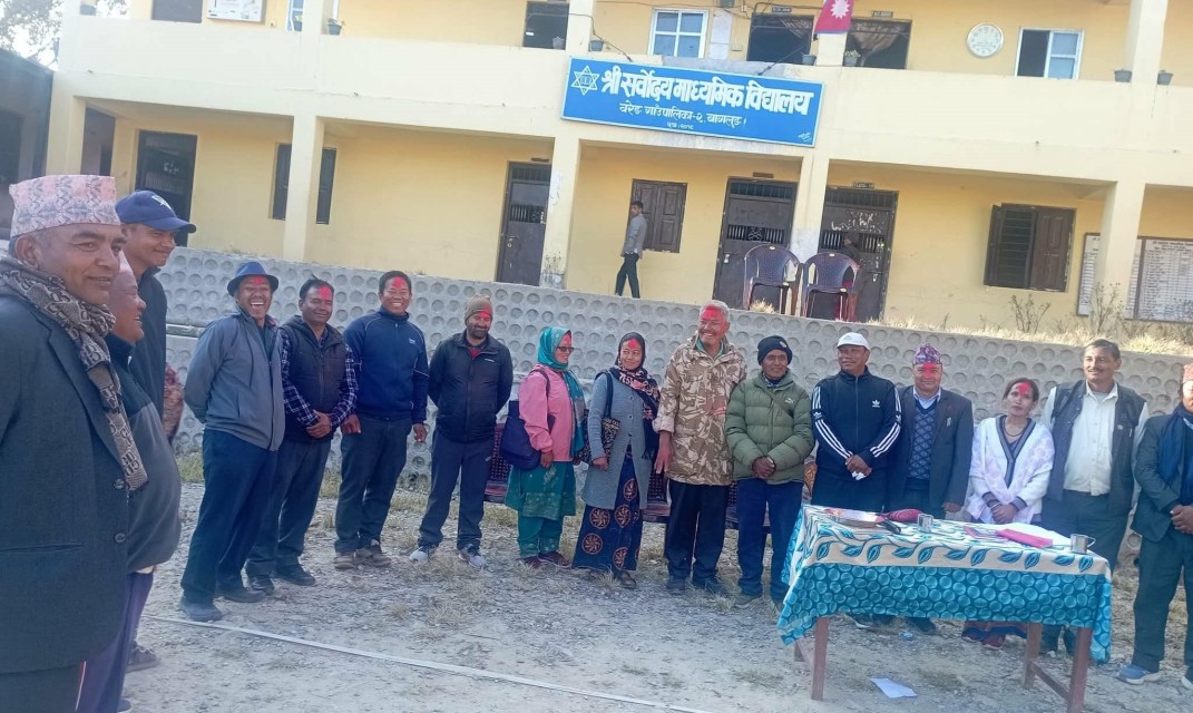 बरेङ बजार स्थित सर्वोदय माध्यमिक विद्यालयको अध्यक्षमा पुन: टुक बहादुर पुन चयन