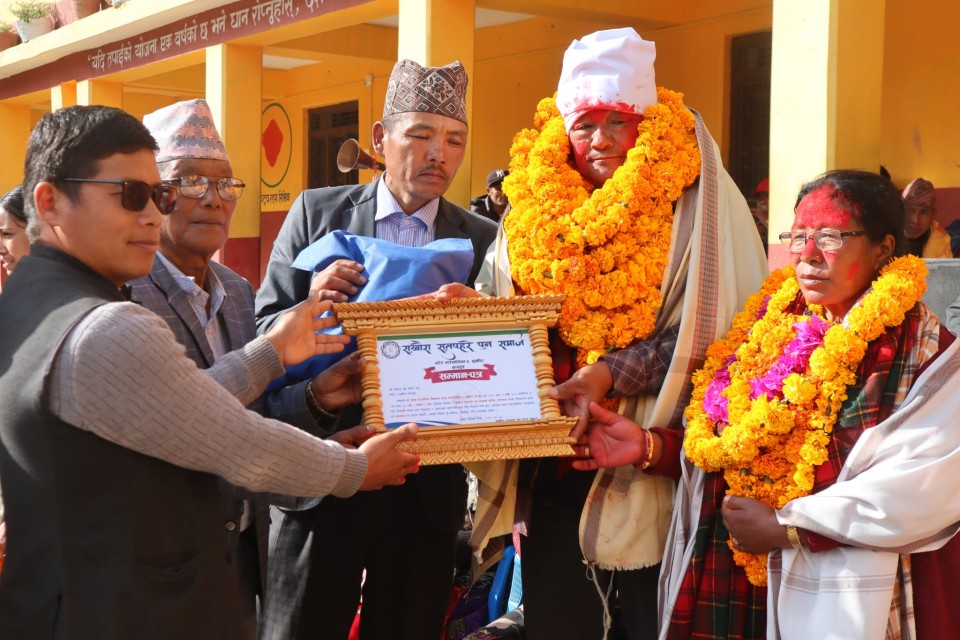 सुखौराको महेन्द्र माध्यमिक विद्यालयका शिक्षक जयन्द्र पुनलाई बिदाई तथा सम्मान