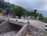 बागलुङको बरेङ गाउँपालिका वडा नम्बर ३ बाटाकाचौरको लागत साझेदारीमा सूचीकृत बेरोजगारले वडाको खाल्लेखोलामा मोटरेबल कल्भर्ट बनाएका छन् ।