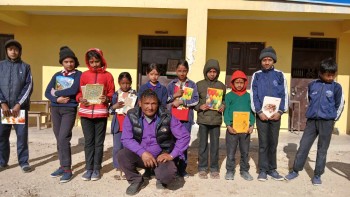  अभिभावक बिहिन बालबालिकालाई शैक्षिक सामाग्री प्रदान