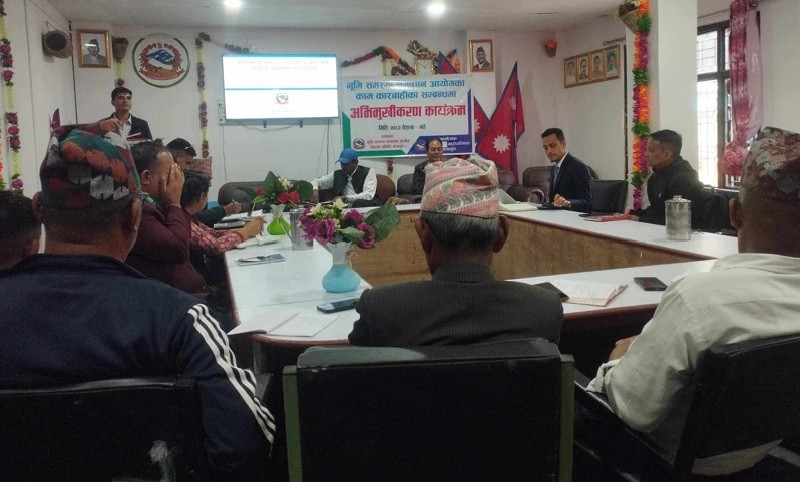 अव्यवस्थित बसोबासलाई व्यवस्थापन गर्न बरेङमा अभिमुखिकरण 